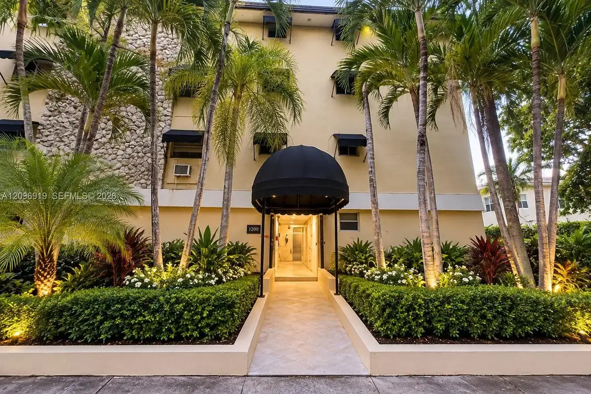 427 Santander Ave #305, Coral Gables: photo 1 of 11