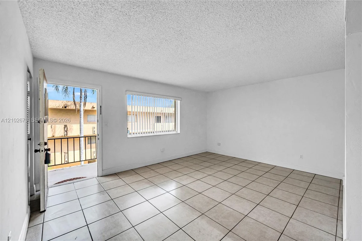 8401 SW 107th Ave #361E, Miami: photo 1 of 15