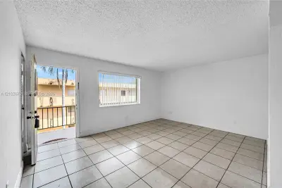 8401 SW 107th Ave #361E, Miami: photo 1 of 15