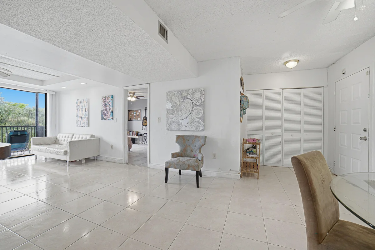 5530 NW 44th St #309C, Lauderhill: photo 1 of 33