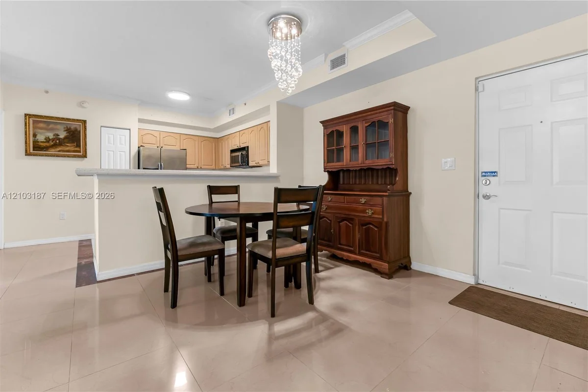 6841 SW 44th St #111, Miami: photo 1 of 45