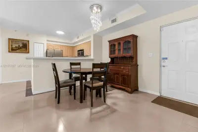 6841 SW 44th St #111, Miami: photo 1 of 45