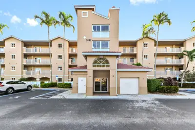 5842 Crystal Shores Dr #207, Boynton Beach: photo 1 of 40