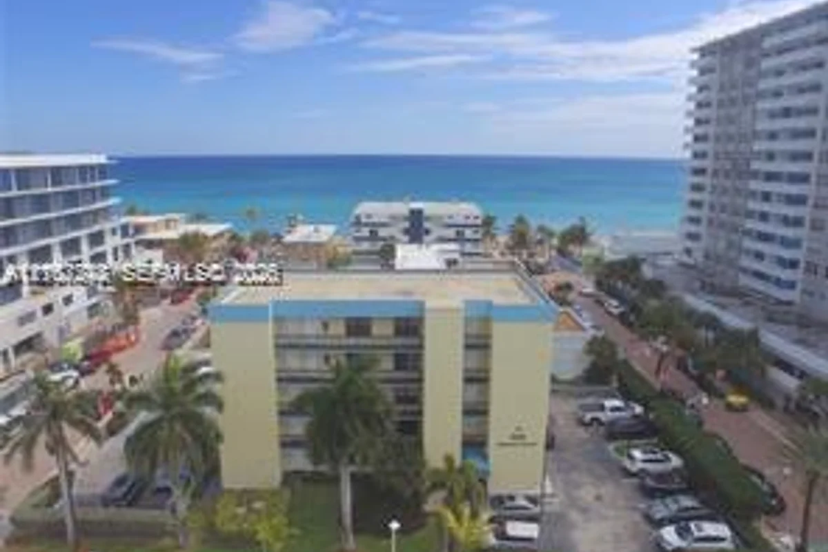 3215 N Ocean Dr #302, Hollywood: photo 1 of 9