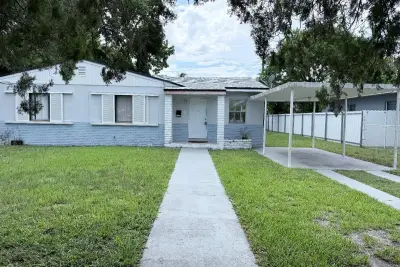 16100 NE 10th Ave, North Miami Beach: photo 1 of 22