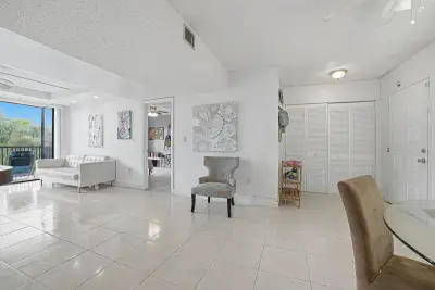 5530 NW 44th St #309C, Lauderhill: photo 1 of 33