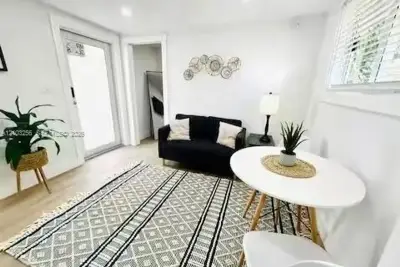 2612 SW 12th St, Miami: photo 1 of 3