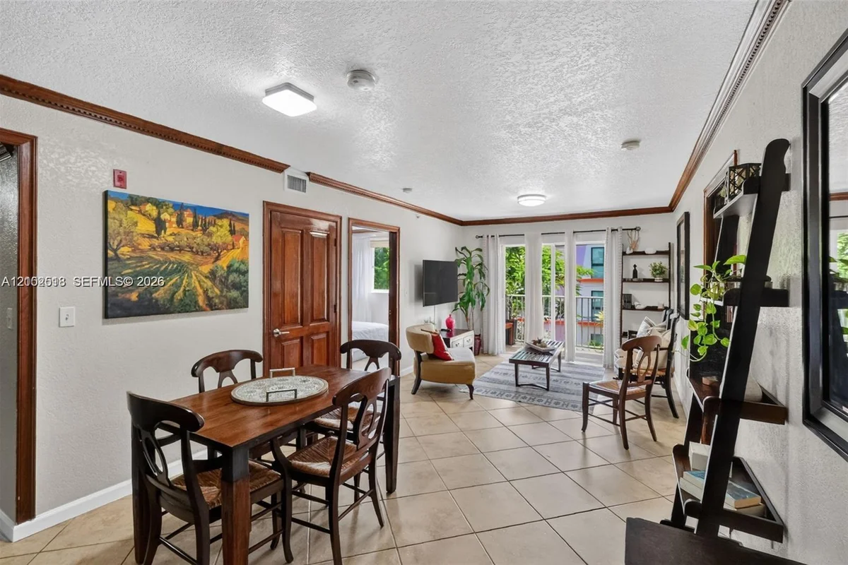 1060 NW 7th St #205, Miami: photo 1 of 22