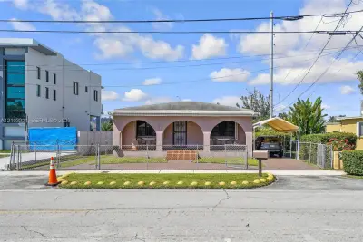 20 Tamiami Canal Rd, Miami: photo 1 of 56