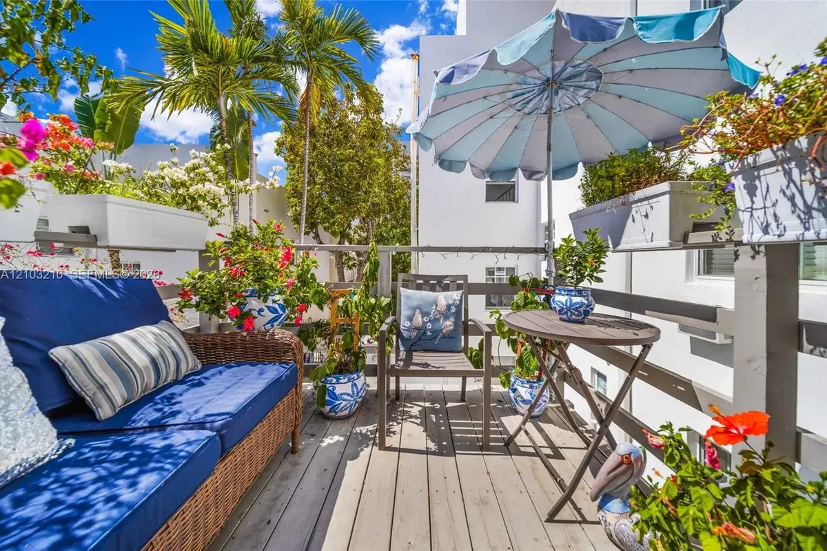 408 W 25th St #8, Miami Beach: photo 1 of 22