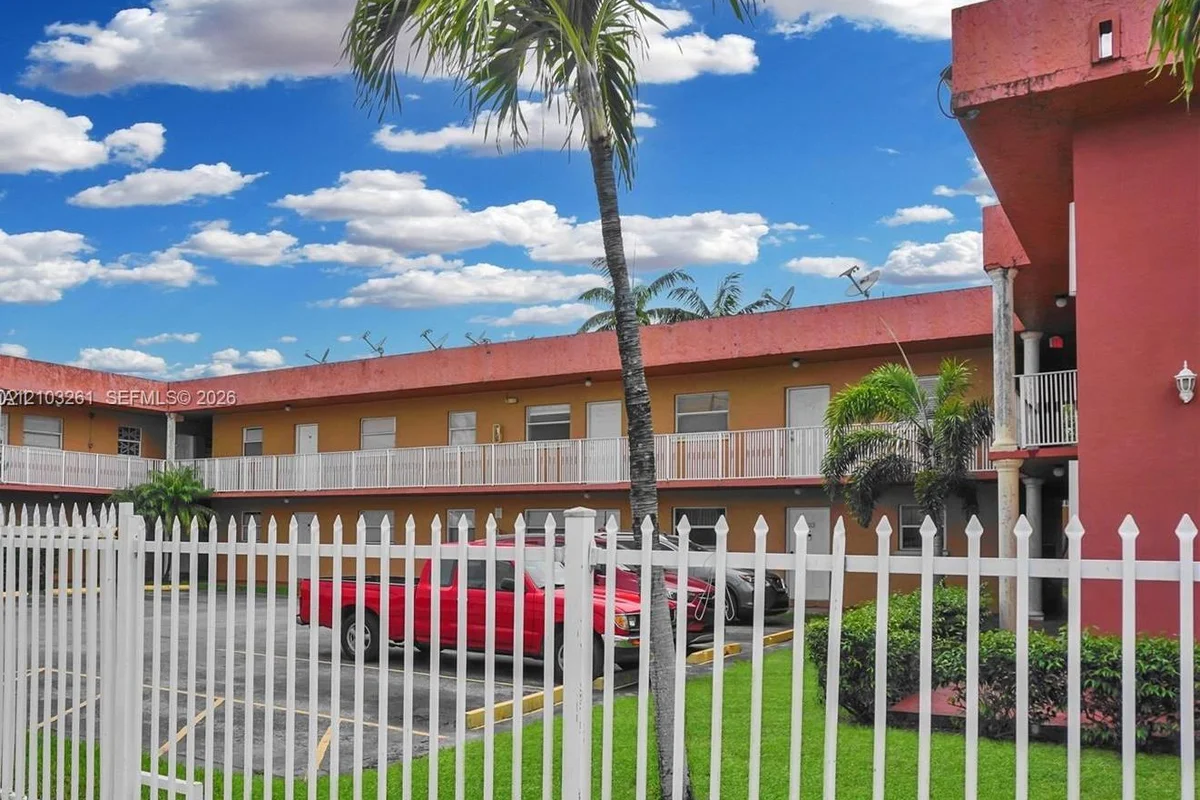 1265 W 24th St #224, Hialeah: photo 1 of 12
