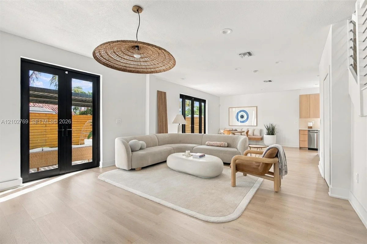 6434 SW 38th St, Miami: photo 1 of 29