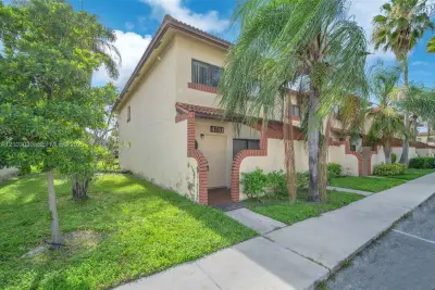 4761 N Pine Island Rd, Sunrise: photo 1 of 37