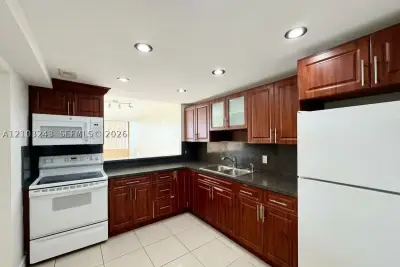 1351 NE Miami Gardens Dr #403E, Miami: photo 1 of 9