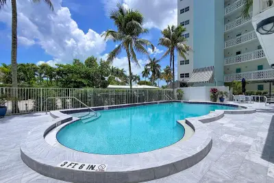 3250 NE 28th St #110, Fort Lauderdale: photo 1 of 21
