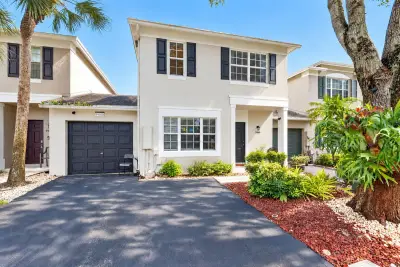 9440 E Plum Harbor Way, Tamarac: photo 1 of 23