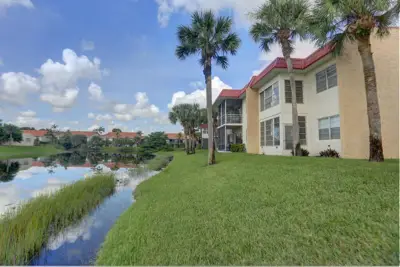 188 Lake Evelyn Dr, West Palm Beach: photo 1 of 1