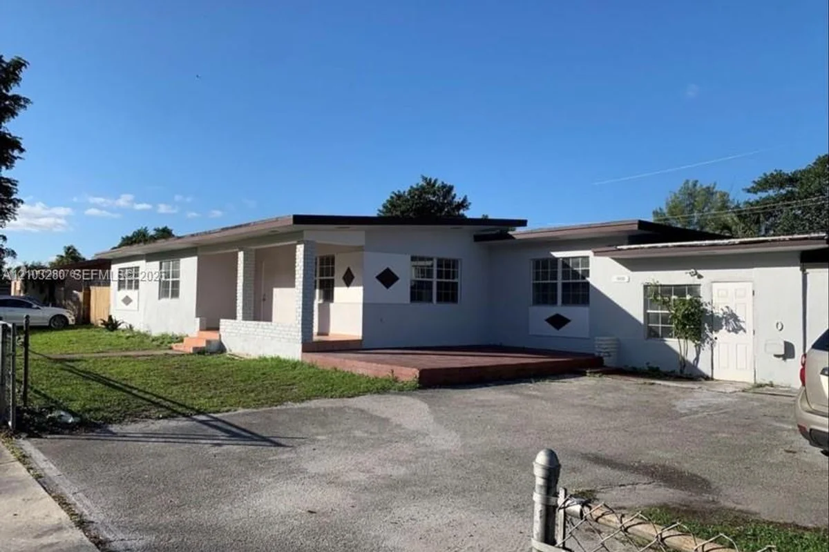 16320 NW 37th Ave, Miami Gardens: photo 1 of 4