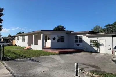 16320 NW 37th Ave, Miami Gardens: photo 1 of 4
