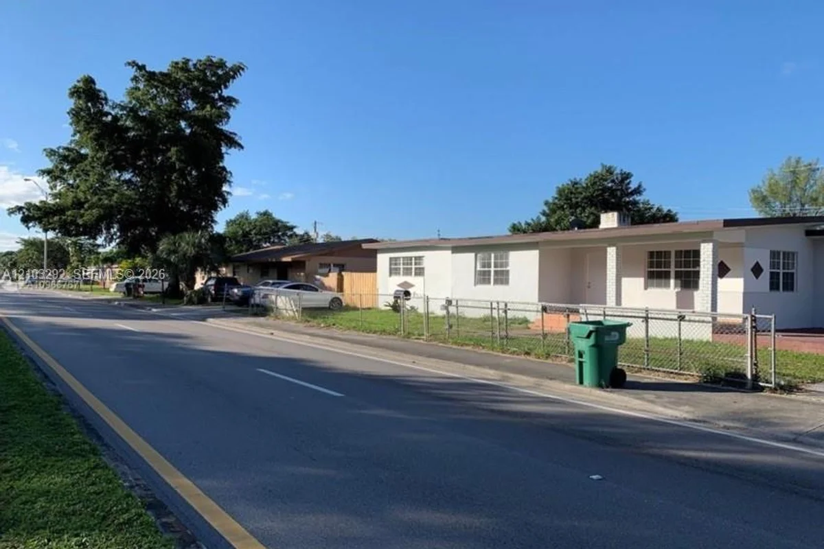 16320 NW 37th Ave #1, Miami Gardens: photo 1 of 4
