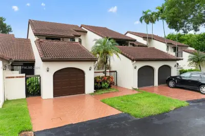 9340 NW 48th Doral Ter, Doral: photo 1 of 61