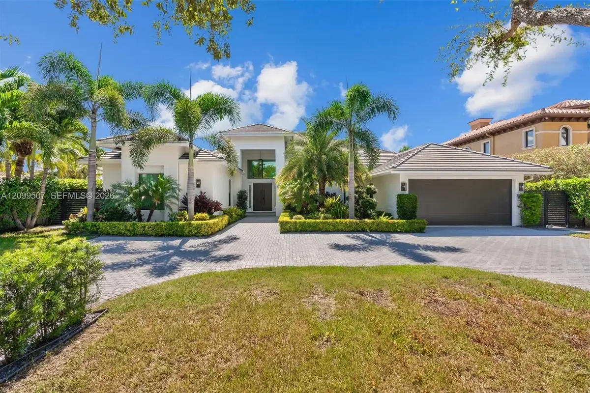 2336 NE 27th St, Lighthouse Point: photo 1 of 41