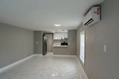 605 NW 9th Ave, Pompano Beach: photo 1 of 11