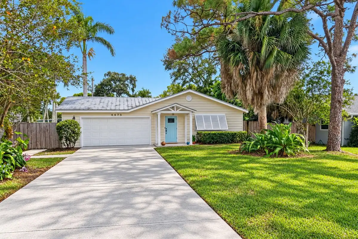 4675 Canal Dr, Lake Worth: photo 1 of 47