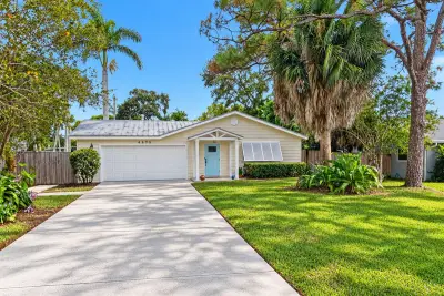 4675 Canal Dr, Lake Worth: photo 1 of 47