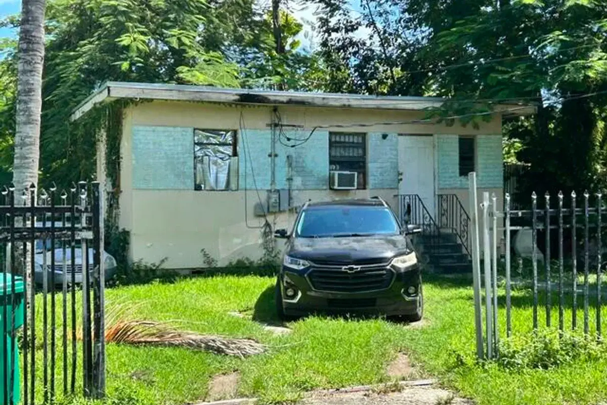 7803 NW Miami Pl, Miami: photo 1 of 11