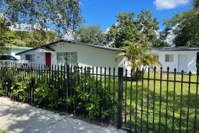 1331 NW 112th St #1, Miami: photo 1 of 6