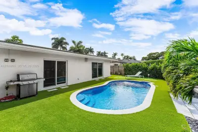 2813 NE 29th St, Fort Lauderdale: photo 1 of 76