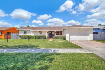 1721 NW 191st St, Miami Gardens: photo 1 of 49