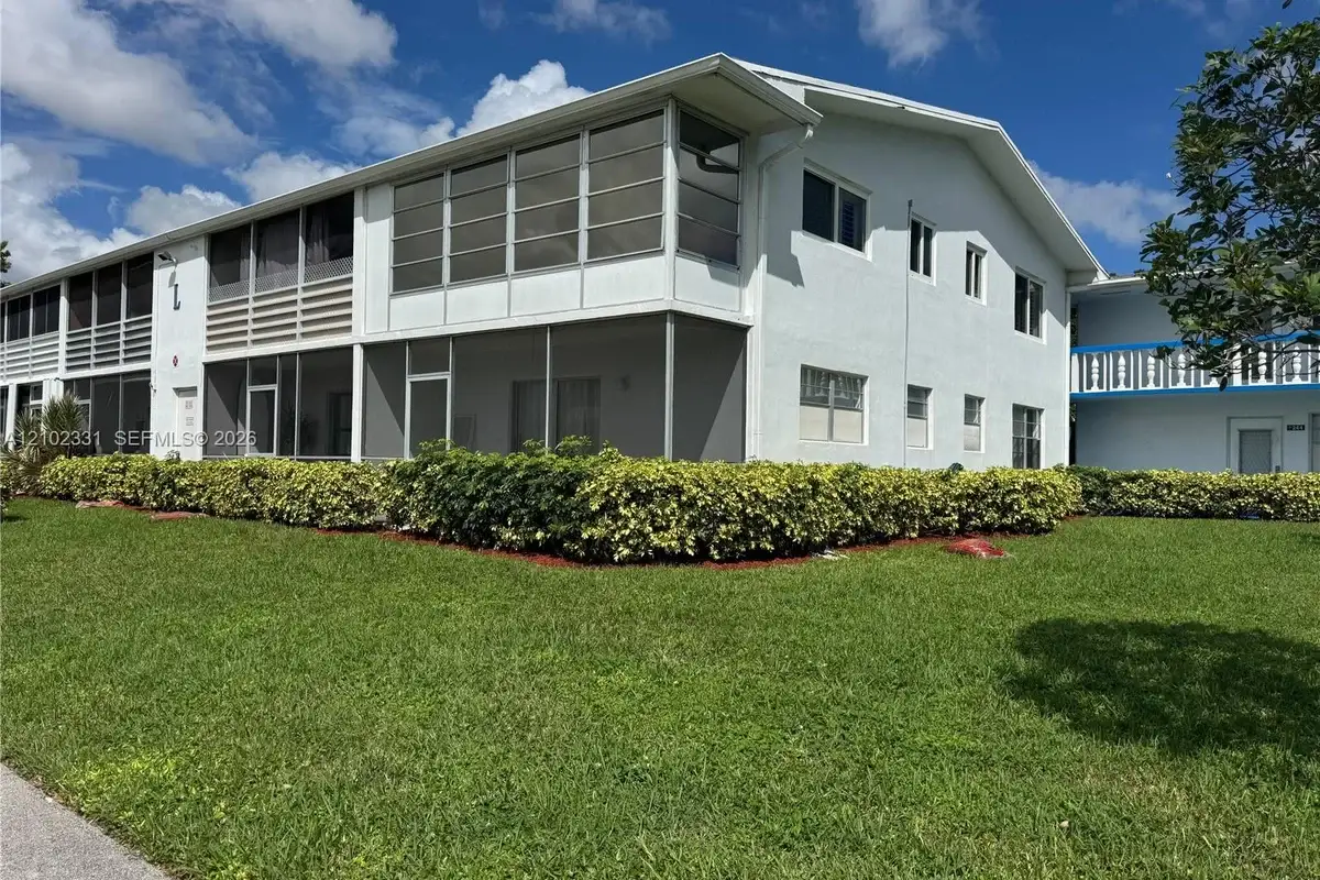 245 Markham L, Deerfield Beach: photo 1 of 9