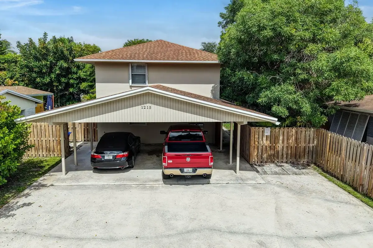 1215 NE 18th Ave #1, Fort Lauderdale: photo 1 of 5