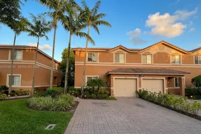 2090 NW 99th Way, Sunrise: photo 1 of 20