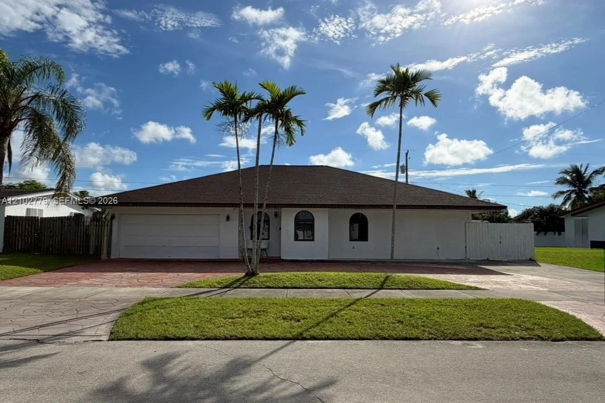 14643 SW 104th Ave, Miami: photo 1 of 28