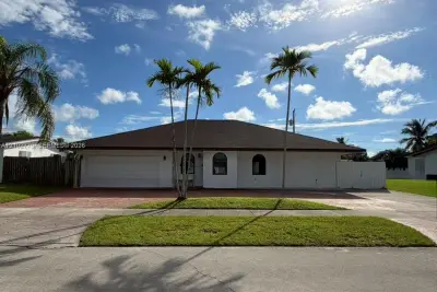14643 SW 104th Ave, Miami: photo 1 of 28