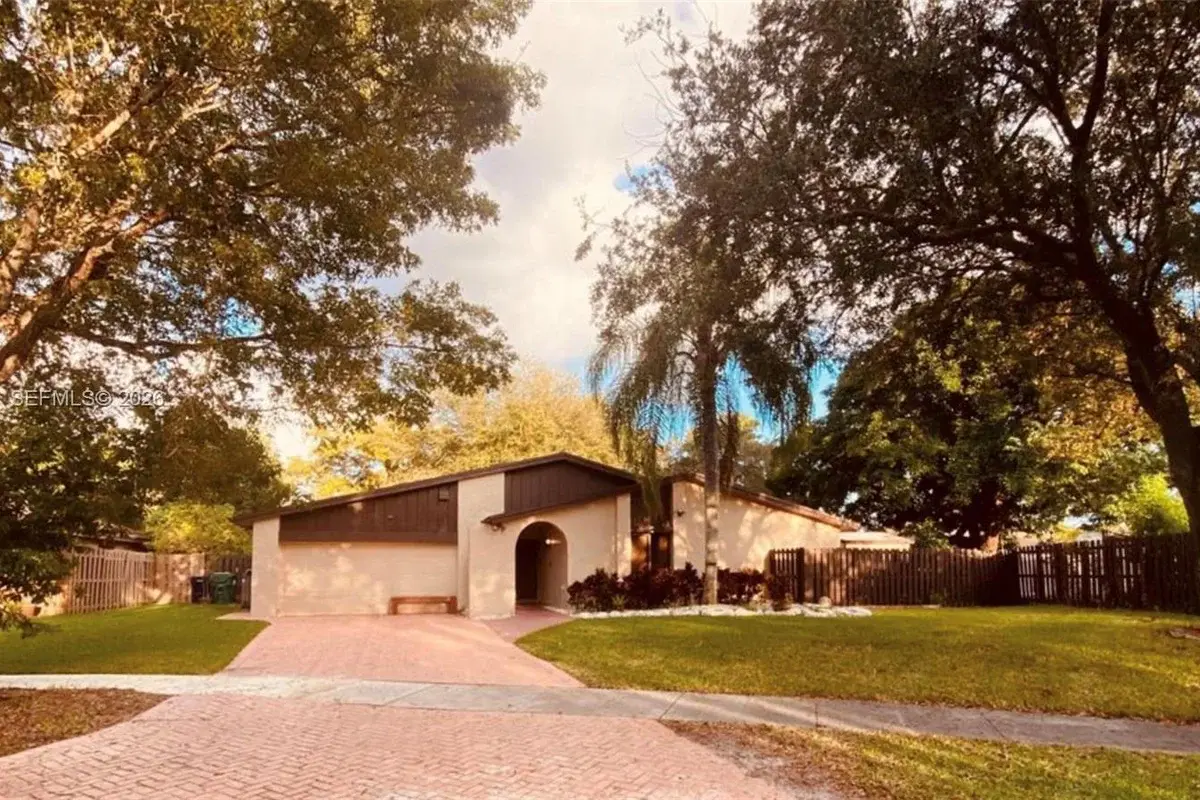 10705 SW 134th Ct, Miami: photo 1 of 25