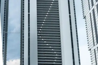 700 NE 24th St #1506, Miami: photo 1 of 62