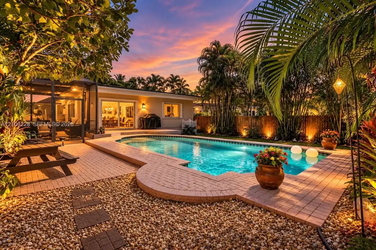 1410 Fletcher St, Hollywood: photo 1 of 26