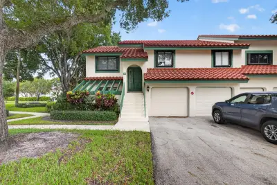10 Lexington Ln E #A, Palm Beach Gardens: photo 1 of 79
