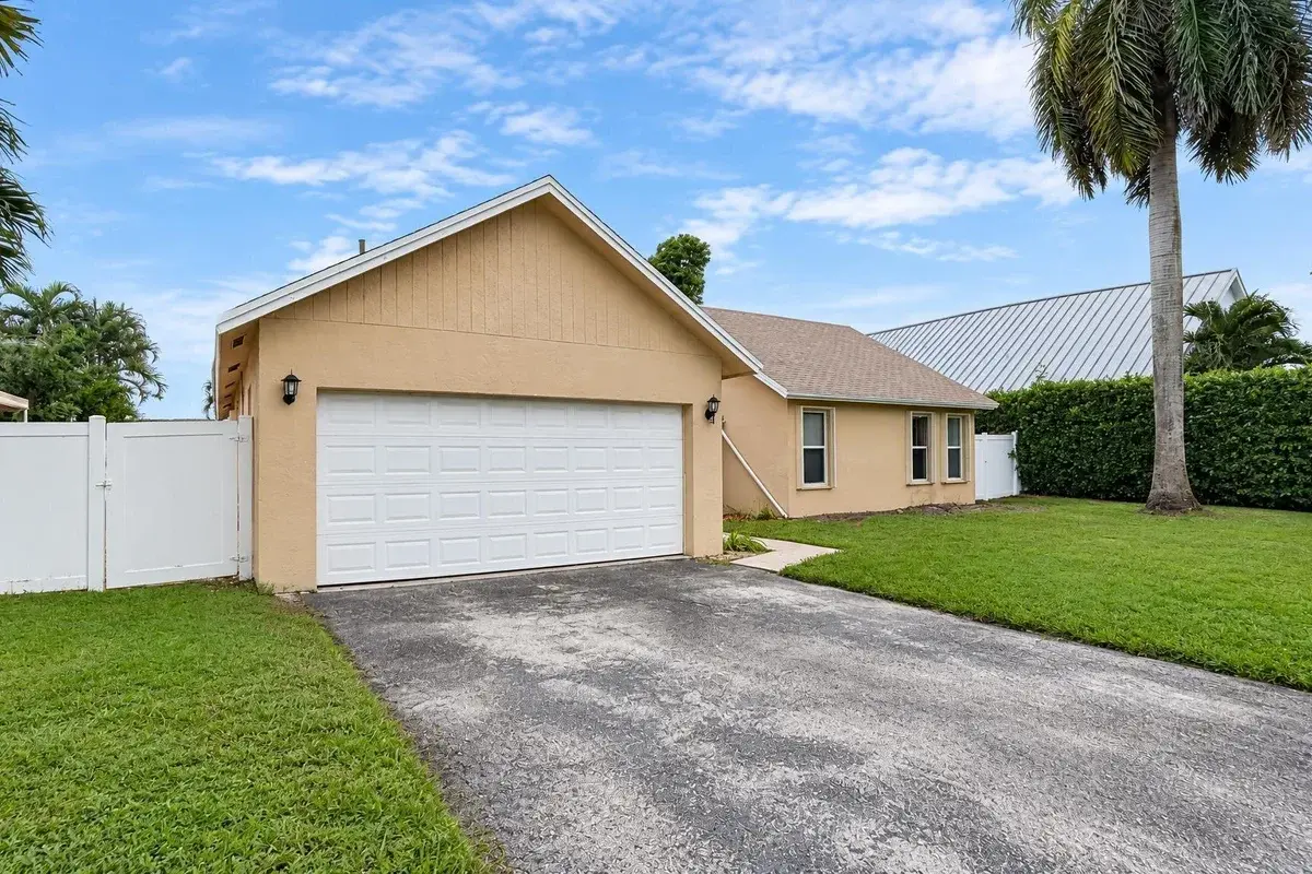 118 Mohigan Cir, Boca Raton: photo 1 of 27