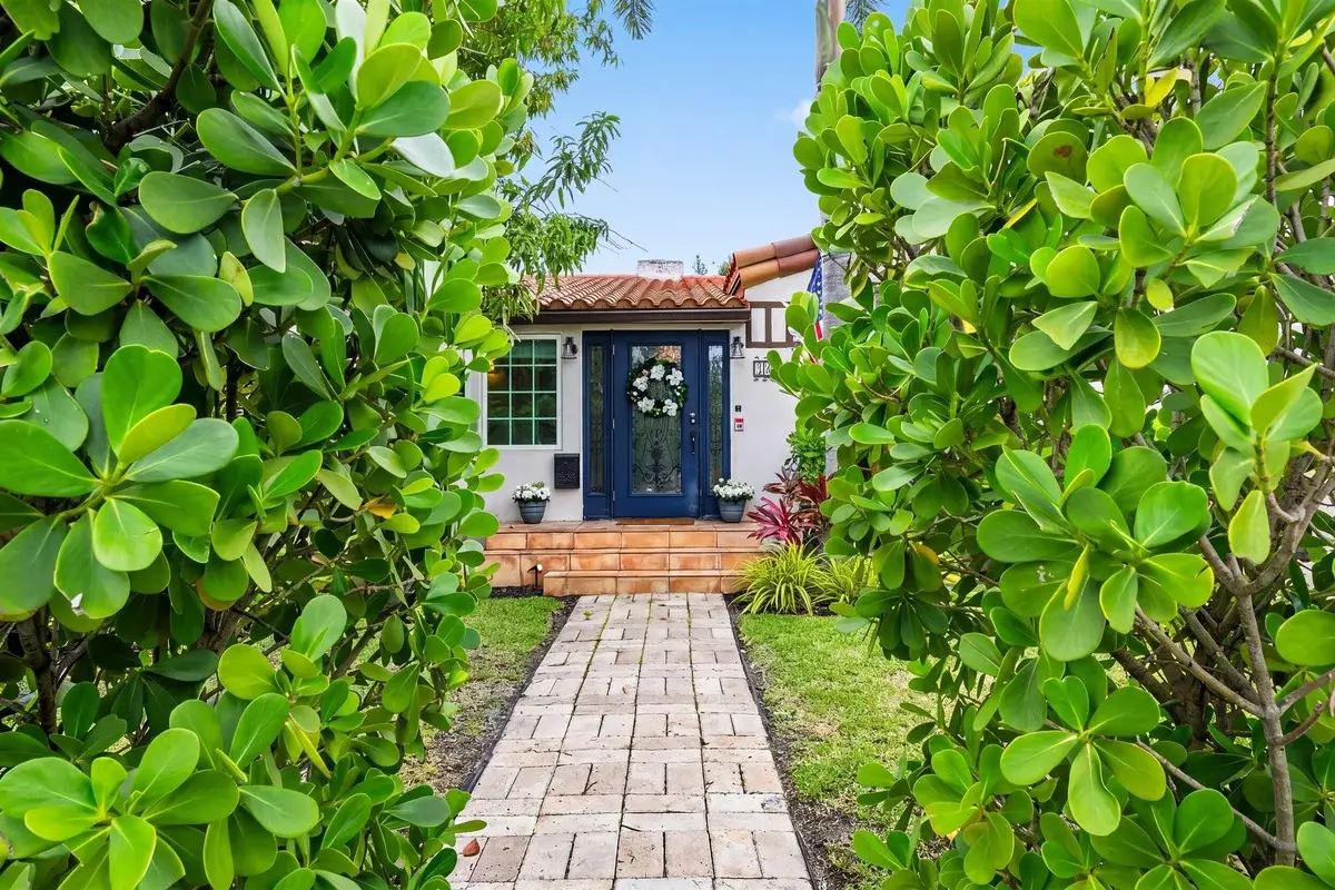 436 38th St, West Palm Beach: photo 1 of 51