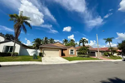 870 NW 166th Ave, Pembroke Pines: photo 1 of 72