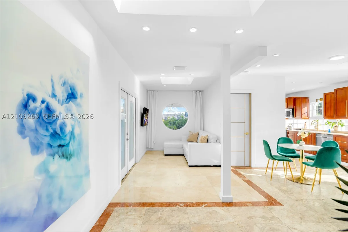 3438 NW 15th St, Miami: photo 1 of 16