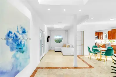 3438 NW 15th St, Miami: photo 1 of 16