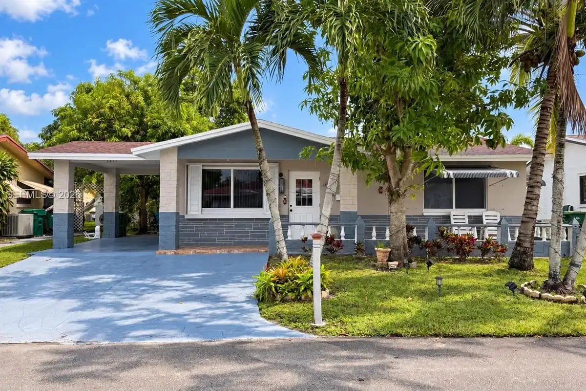 4919 NW 52nd St, Tamarac: photo 1 of 36