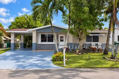 4919 NW 52nd St, Tamarac: photo 1 of 36