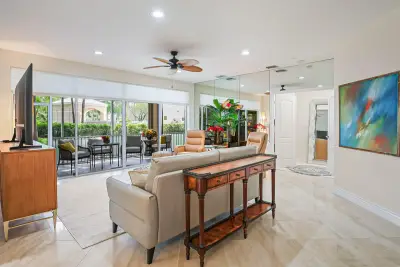 102 Legendary Cir, Palm Beach Gardens: photo 1 of 33